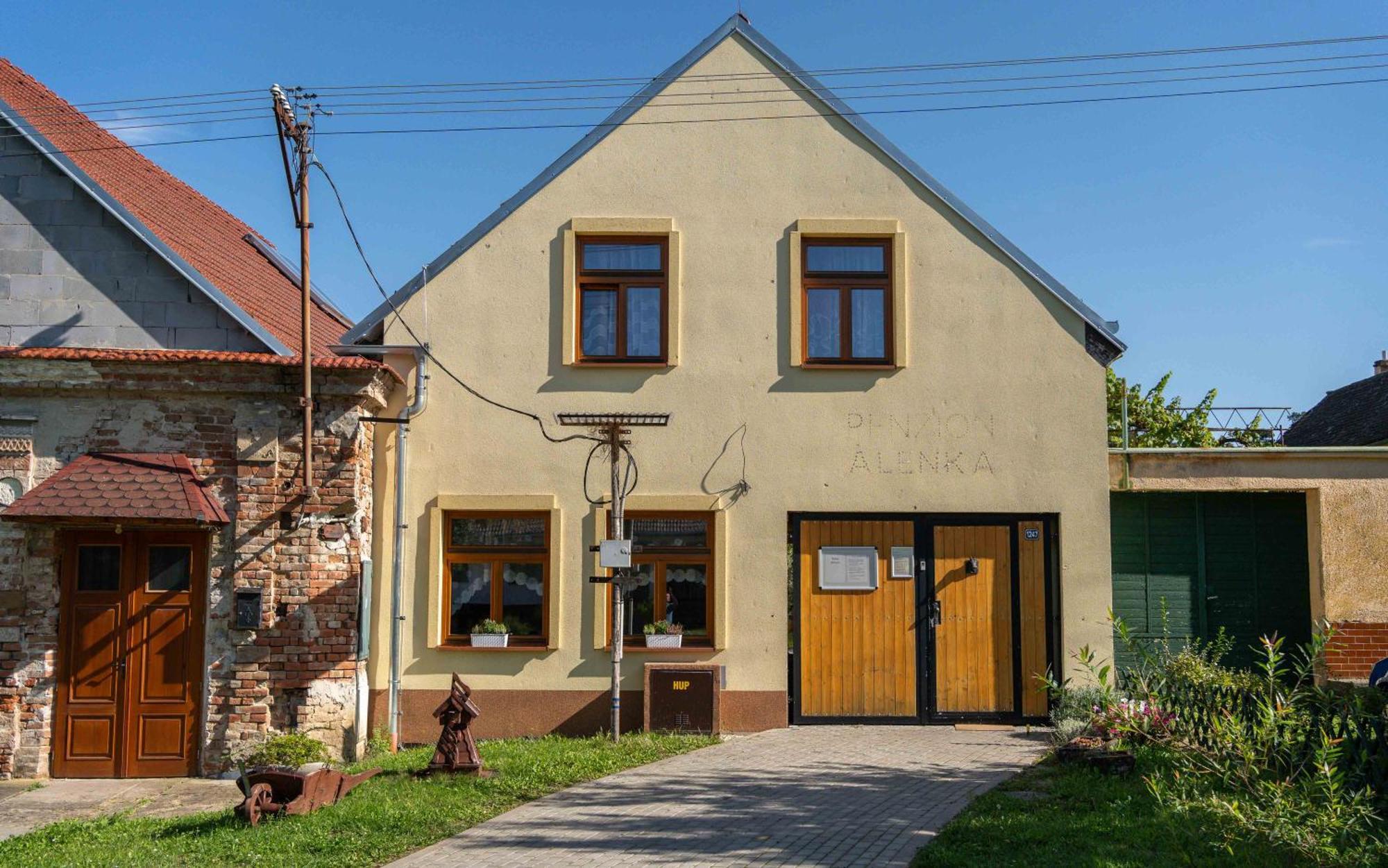 Penzion Alenka Valtice Luaran gambar